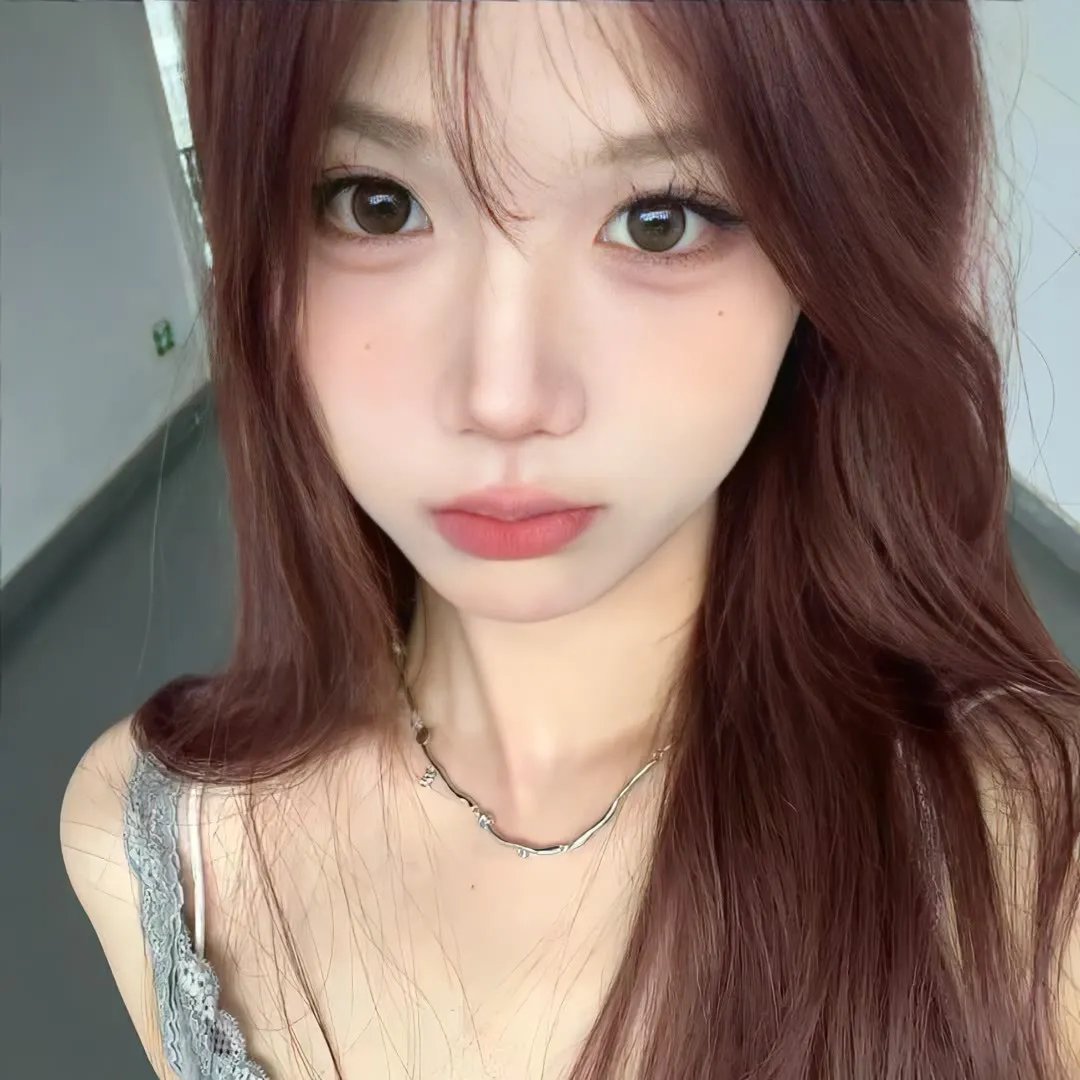 她